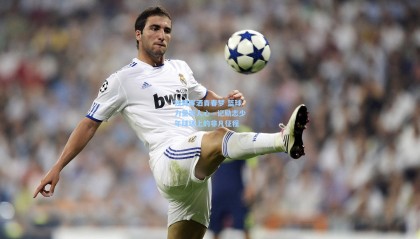 独臂挥洒青春梦 篮球力量撼人心—记励志少年球场上的非凡征程