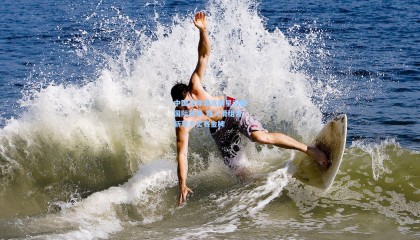 中国花样滑冰新星闪耀国际赛场 双人滑组合斩获大奖赛金牌