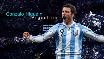 自由泳巅峰对决，世界纪录被刷新，新星闪耀国际泳坛